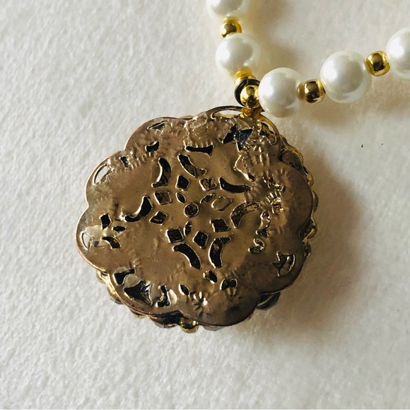 Handcrafted cream Czech Pearl genuine emerald gemstone clasp necklace - Picture 9 of 12